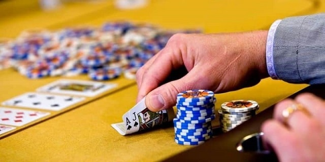 Bạn sẽ đánh bại nhiều đối thủ hơn khi chơi Poker nhờ vào kỹ năng sau